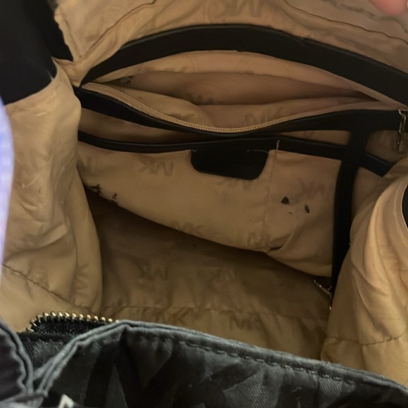 Michael Kors purse - Picture 4 of 7